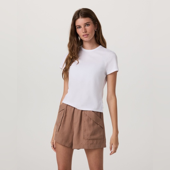 Vuori Short Sleeve Feather Classic Tee White - Picture 2 of 7